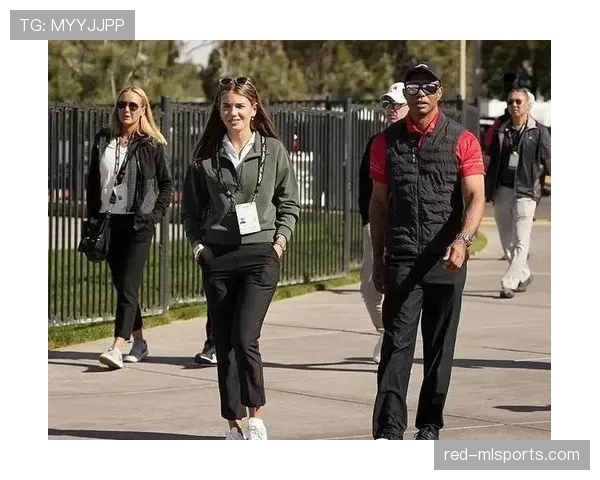 泰格伍兹居然在豪宅里开直播，奢华得让人差点忘了他是球场高手