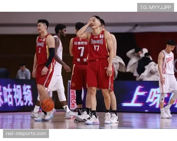 篮球比赛中断规则怎么判罚？关键时刻如何理解暂停与中断